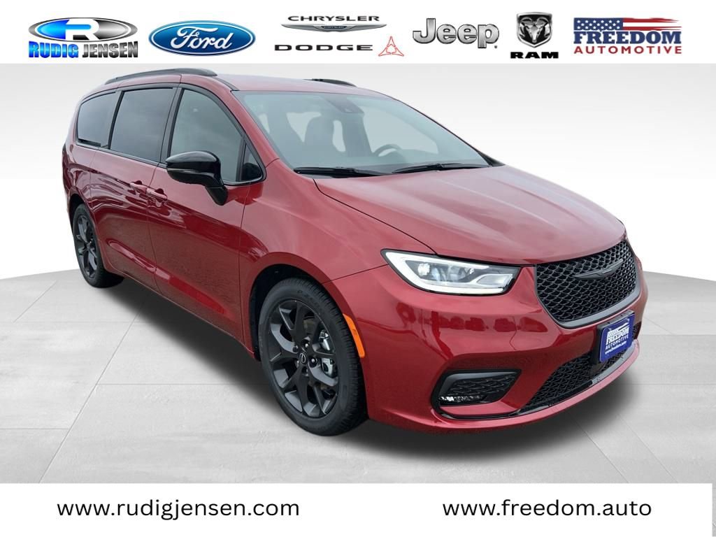 New 2026 Chrysler Pacifica Select