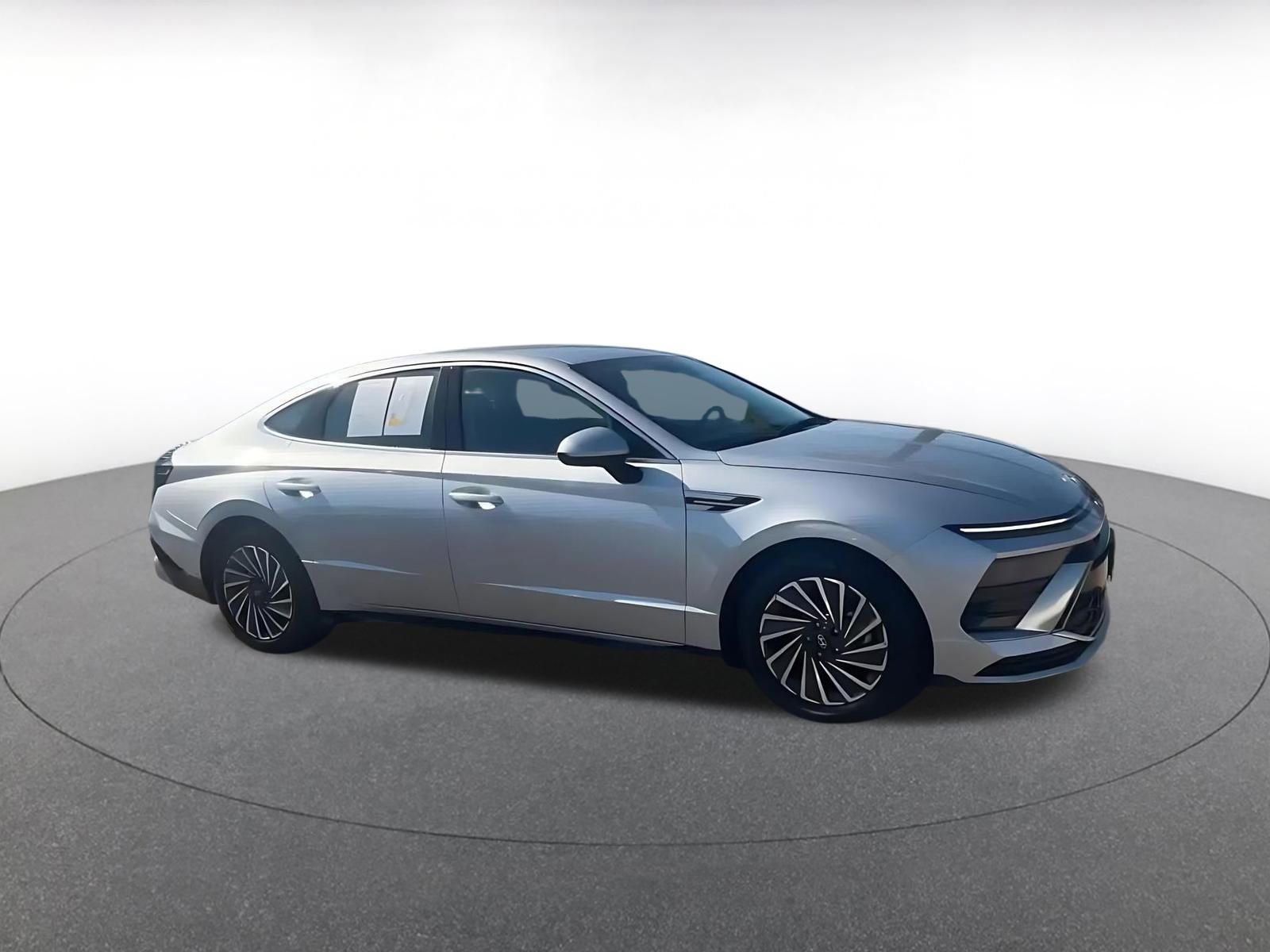 Used 2025 Hyundai Sonata SEL FWD image 2