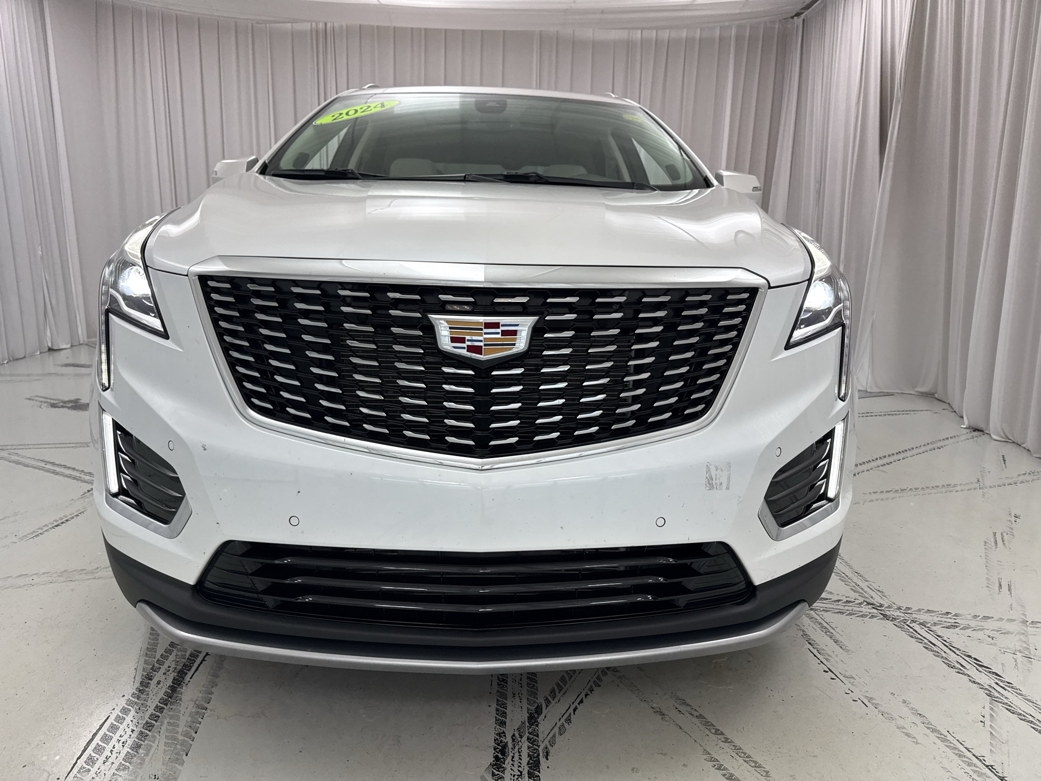 Used 2024 Cadillac XT5 Premium Luxury FWD image 3