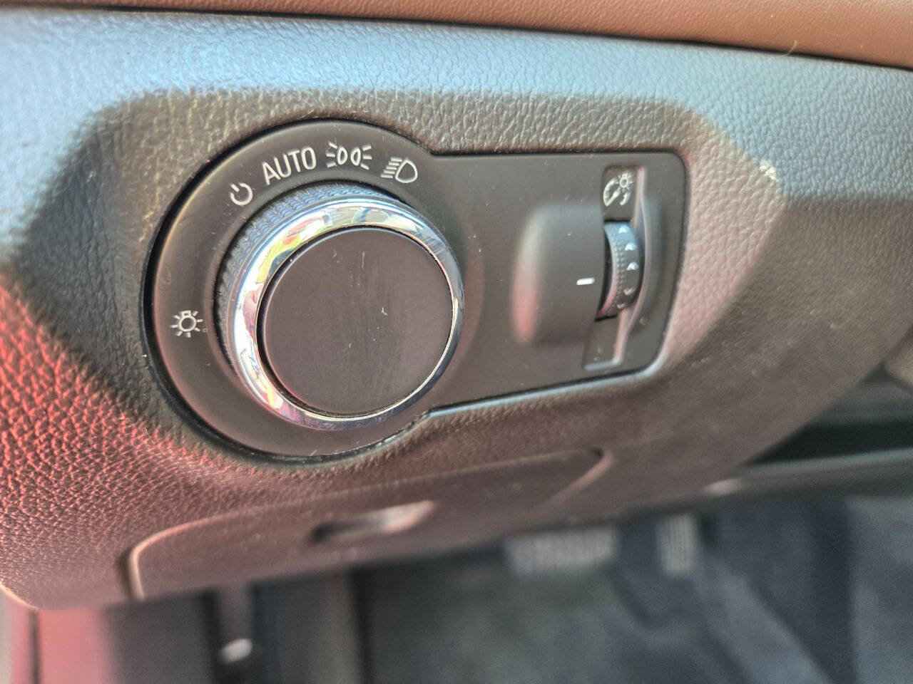 Used 2015 Chevrolet Cruze LT image 12