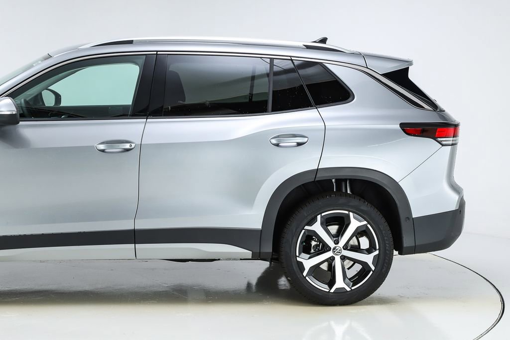 New 2026 Volkswagen Tiguan SE image 42