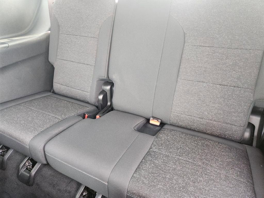 Used 2025 Chevrolet Traverse LT image 30