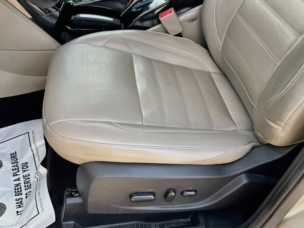 Used 2017 Ford C-MAX Titanium w/ Equipment Group 301A FWD image 22