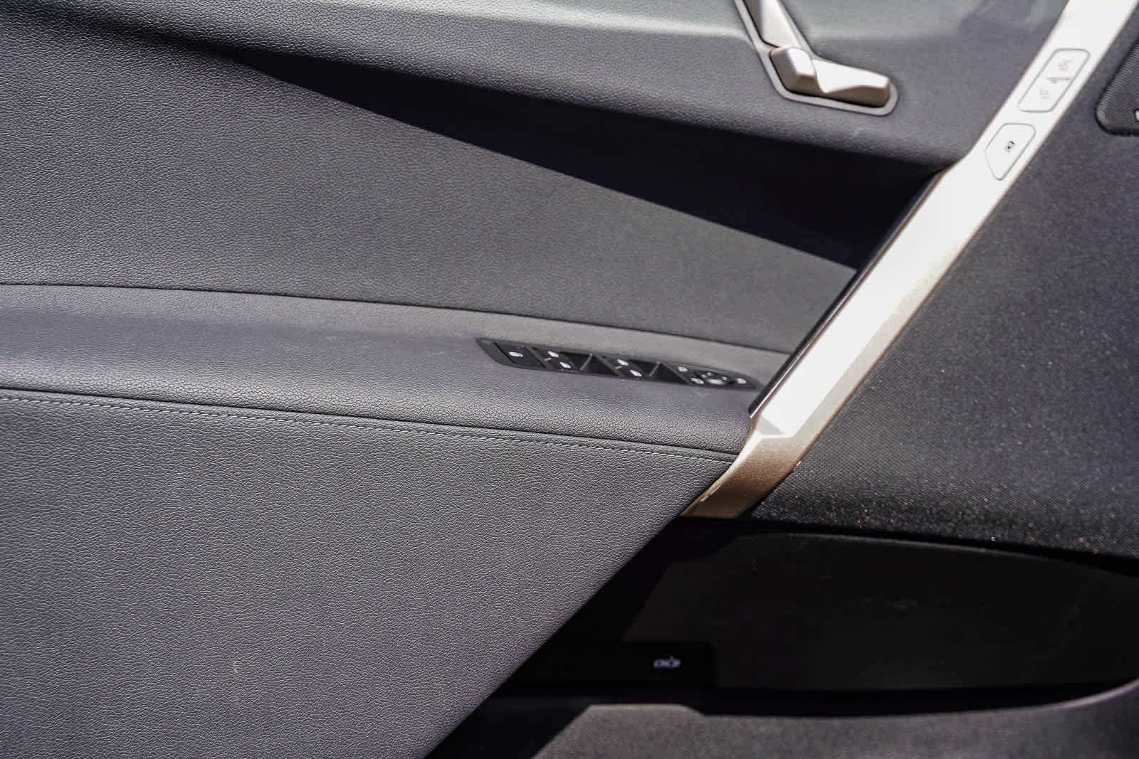 Used 2023 BMW iX xDrive50 w/ Sport Package image 20