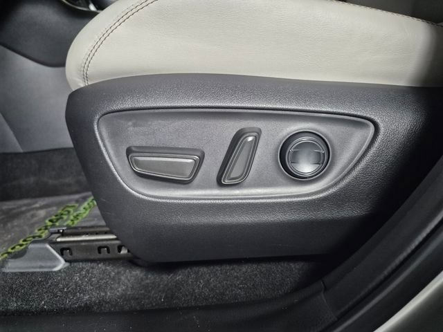 Used 2023 Toyota RAV4 Limited image 19