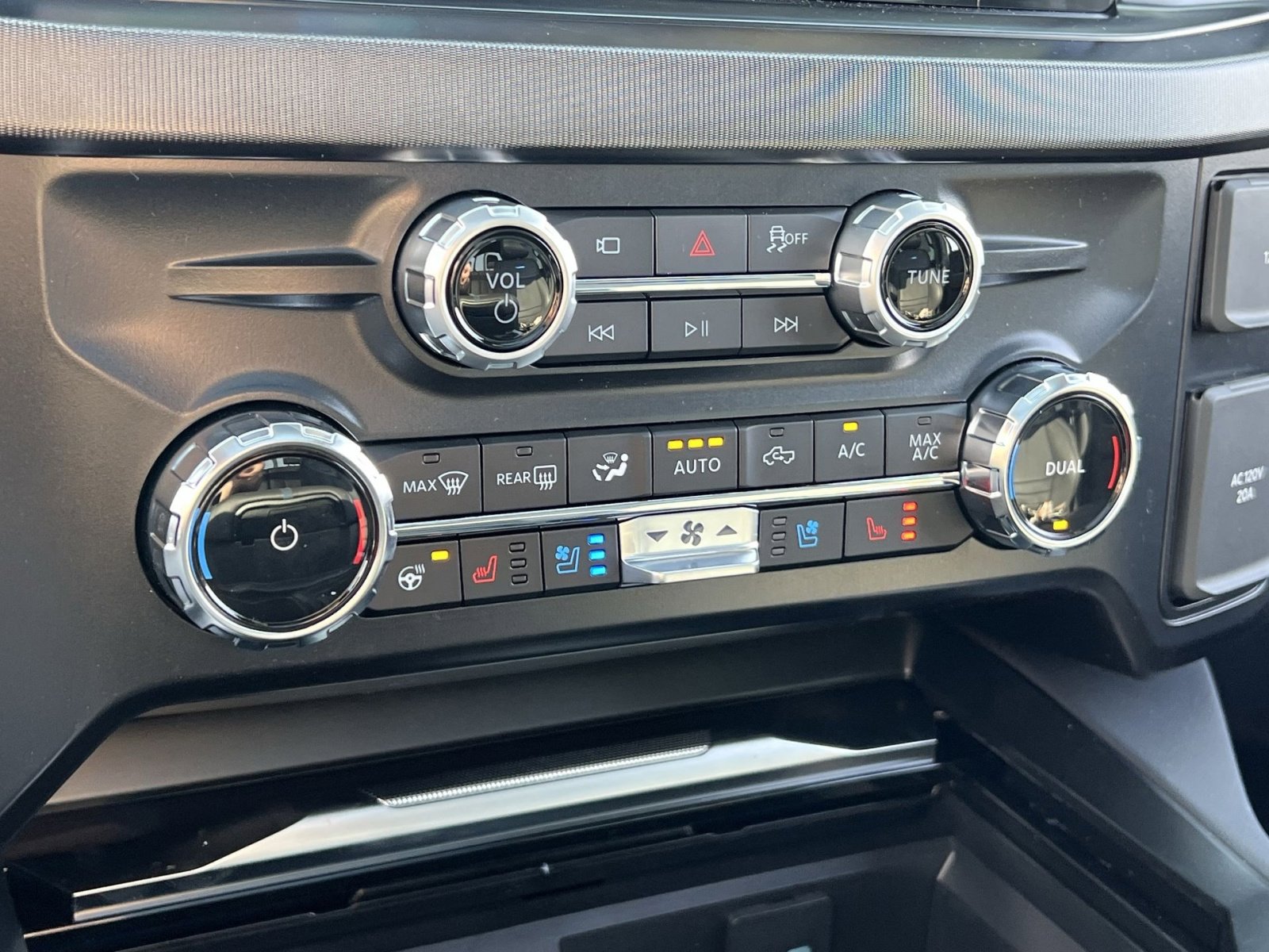 New 2026 Ford F250 Platinum AWD/4WD image 21