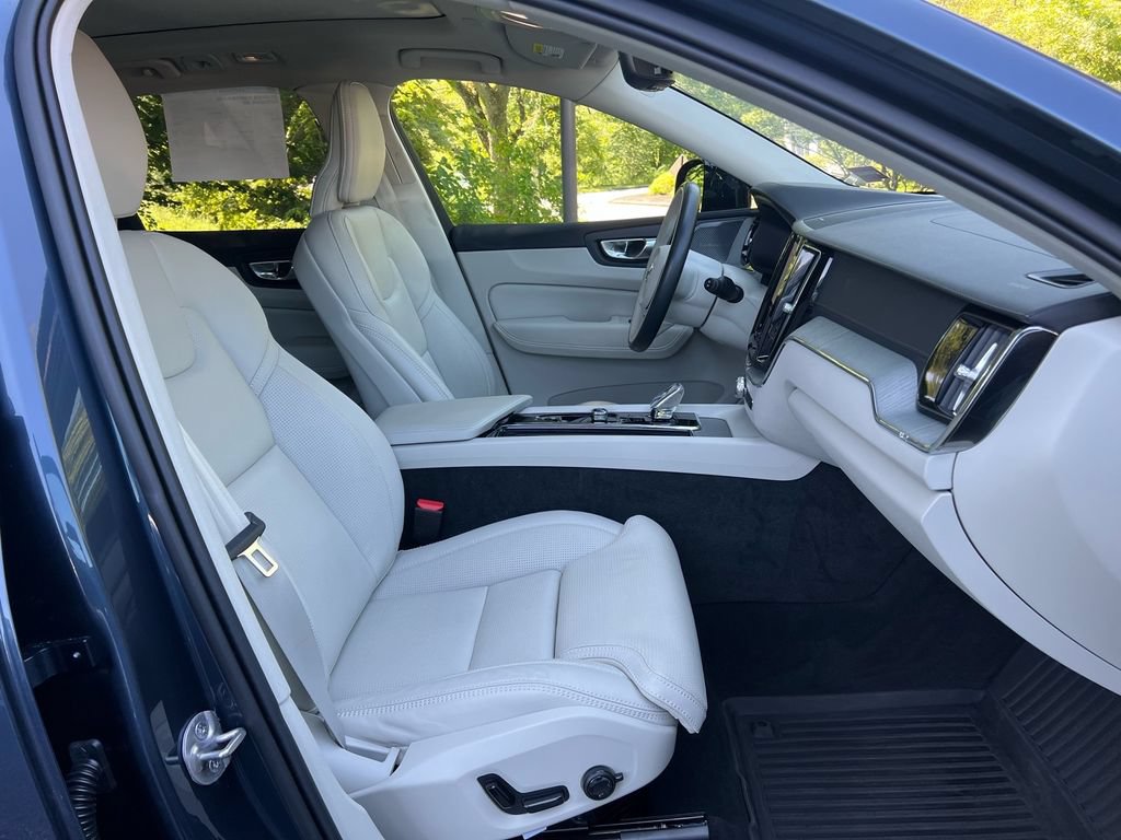 Certified 2025 Volvo XC60 T8 Ultra w/ Protection Package Premier AWD/4WD image 29