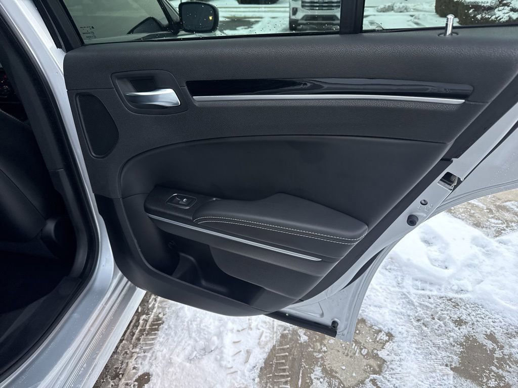 Used 2022 Chrysler 300 S w/ Safetytec Plus Group image 41