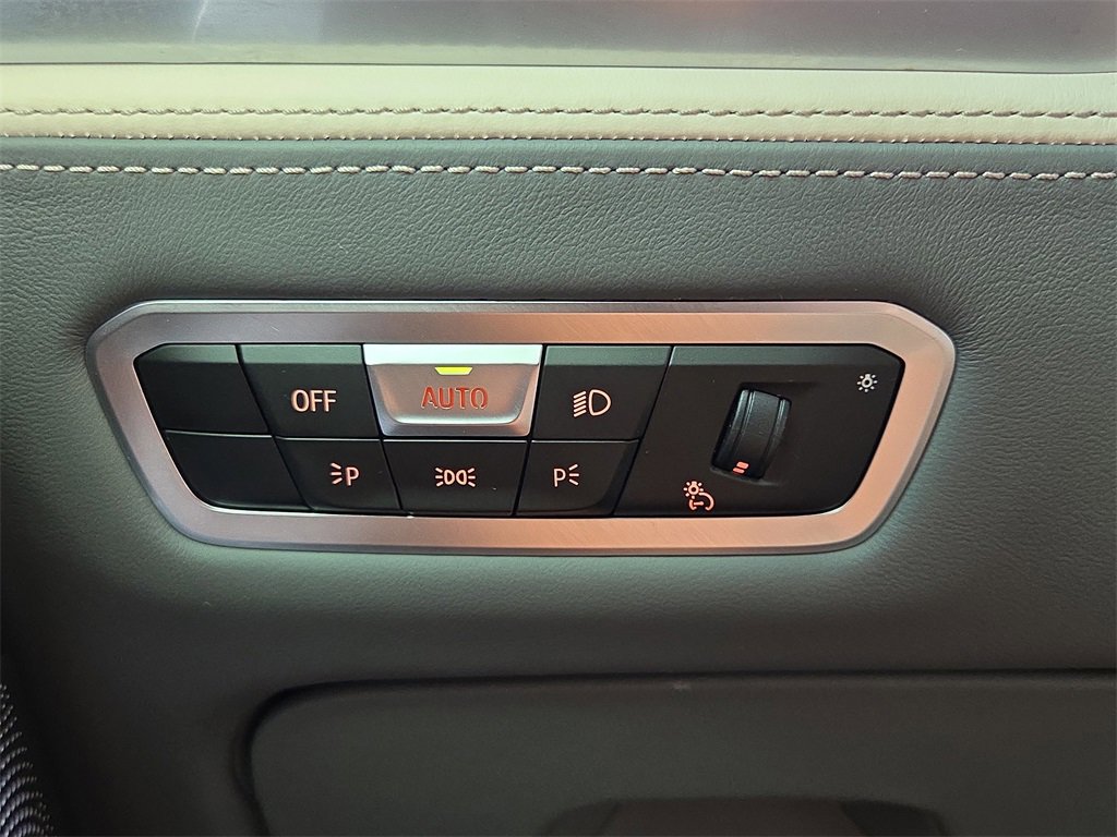 Used 2023 BMW X7 M60i w/ Executive Package image 27