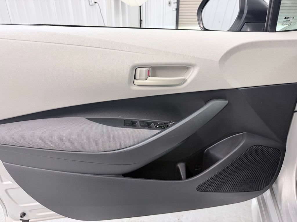 Used 2022 Toyota Corolla LE FWD image 12