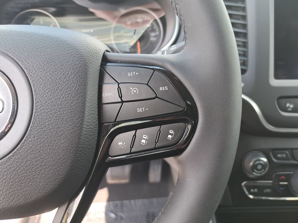Certified 2023 Jeep Cherokee Altitude Lux AWD/4WD image 18