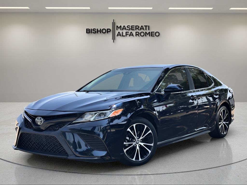 Used 2020 Toyota Camry SE w/ Convenience Package FWD image 2