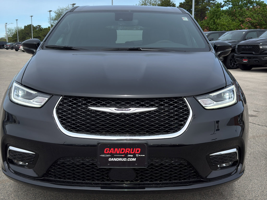 New 2026 Chrysler Pacifica Select FWD image 3