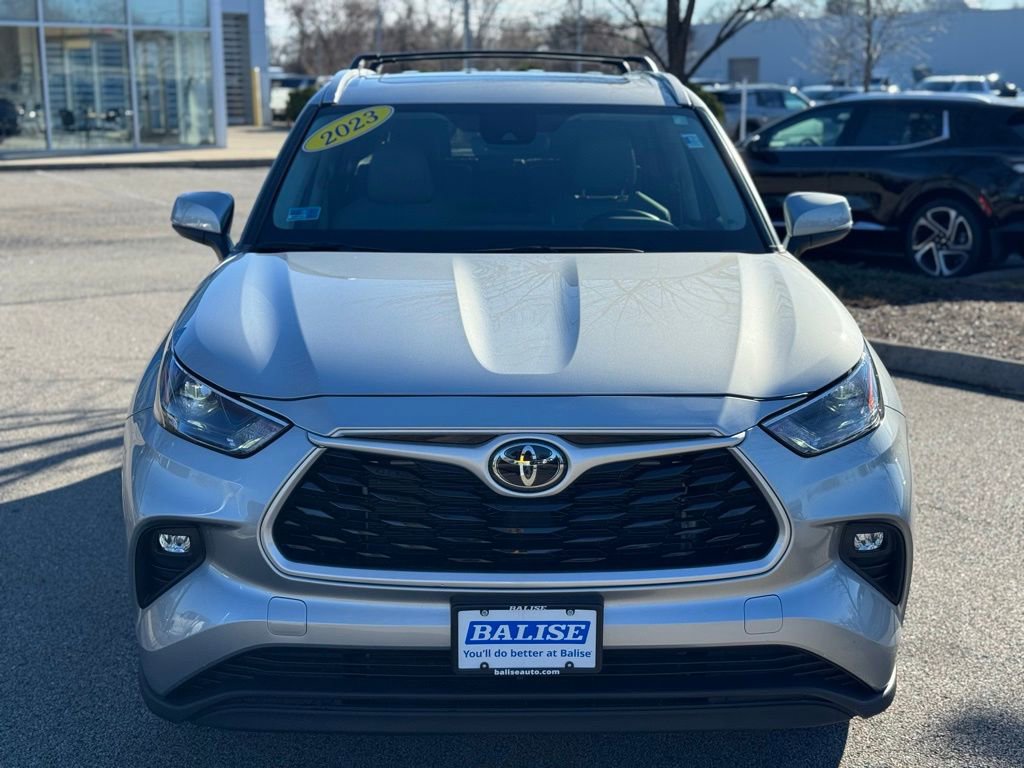 Used 2023 Toyota Highlander XLE image 2