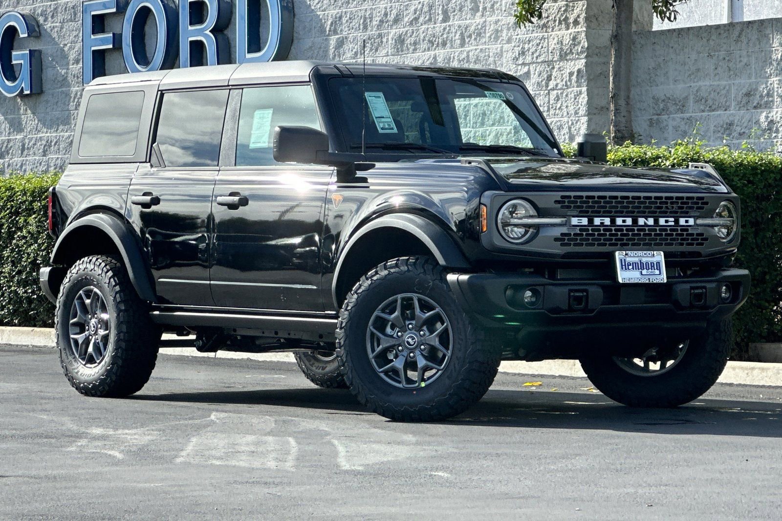 New 2025 Ford Bronco Badlands video 2