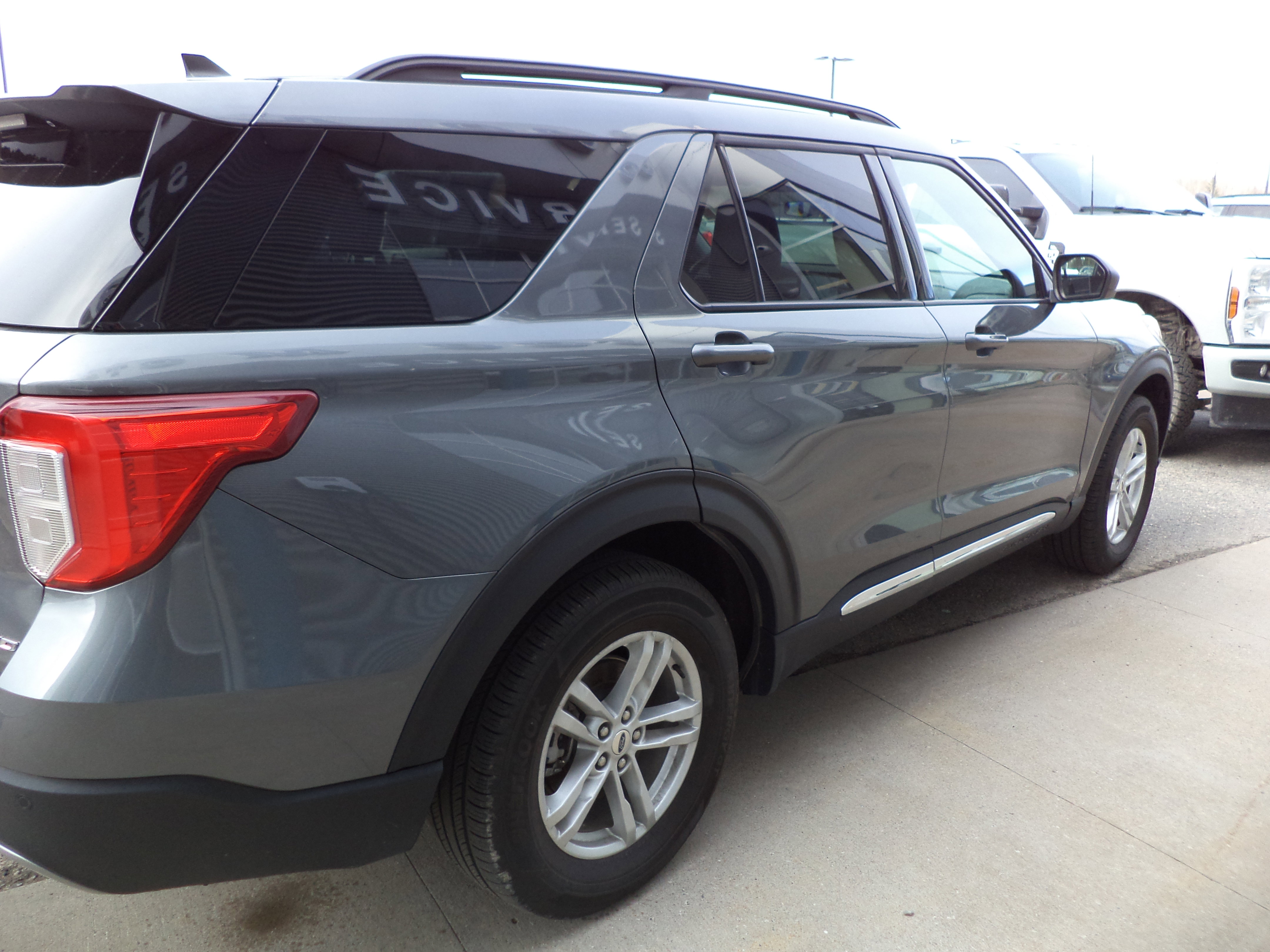 Used 2023 Ford Explorer XLT w/ Equipment Group 202A image 6