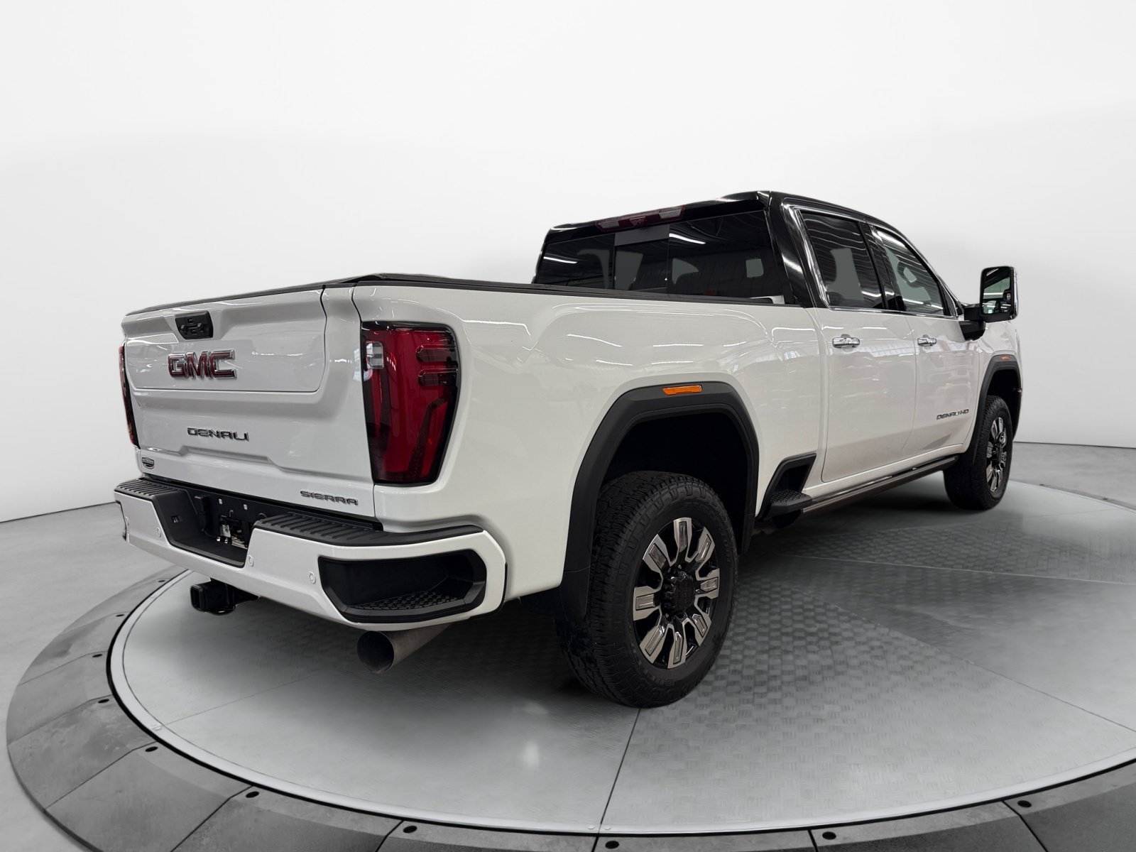Used 2024 GMC Sierra 2500 Denali w/ Denali Reserve Package AWD/4WD image 5