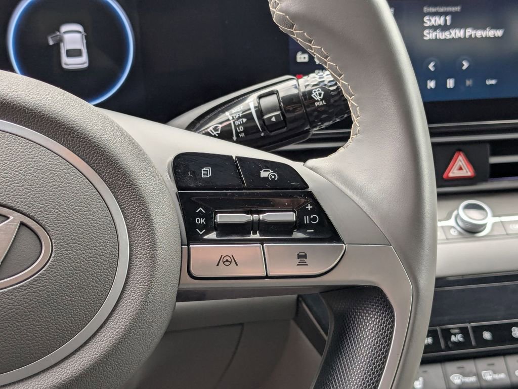 Used 2025 Hyundai Elantra SEL image 18