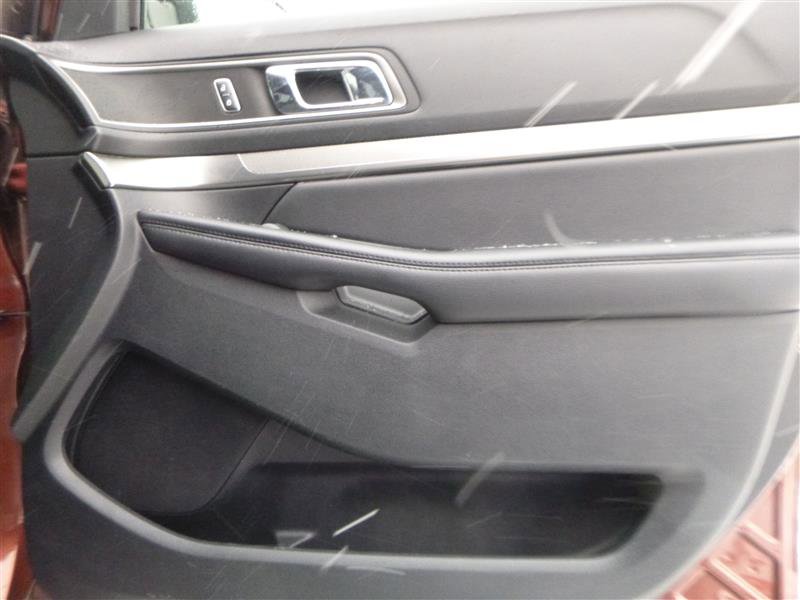 Used 2018 Ford Explorer XLT image 19