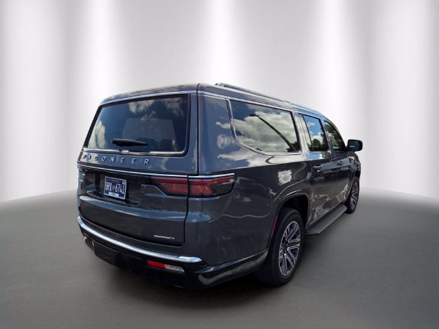 Used 2024 Jeep Wagoneer L Series II w/ Flexible Seating Group RWD image 4