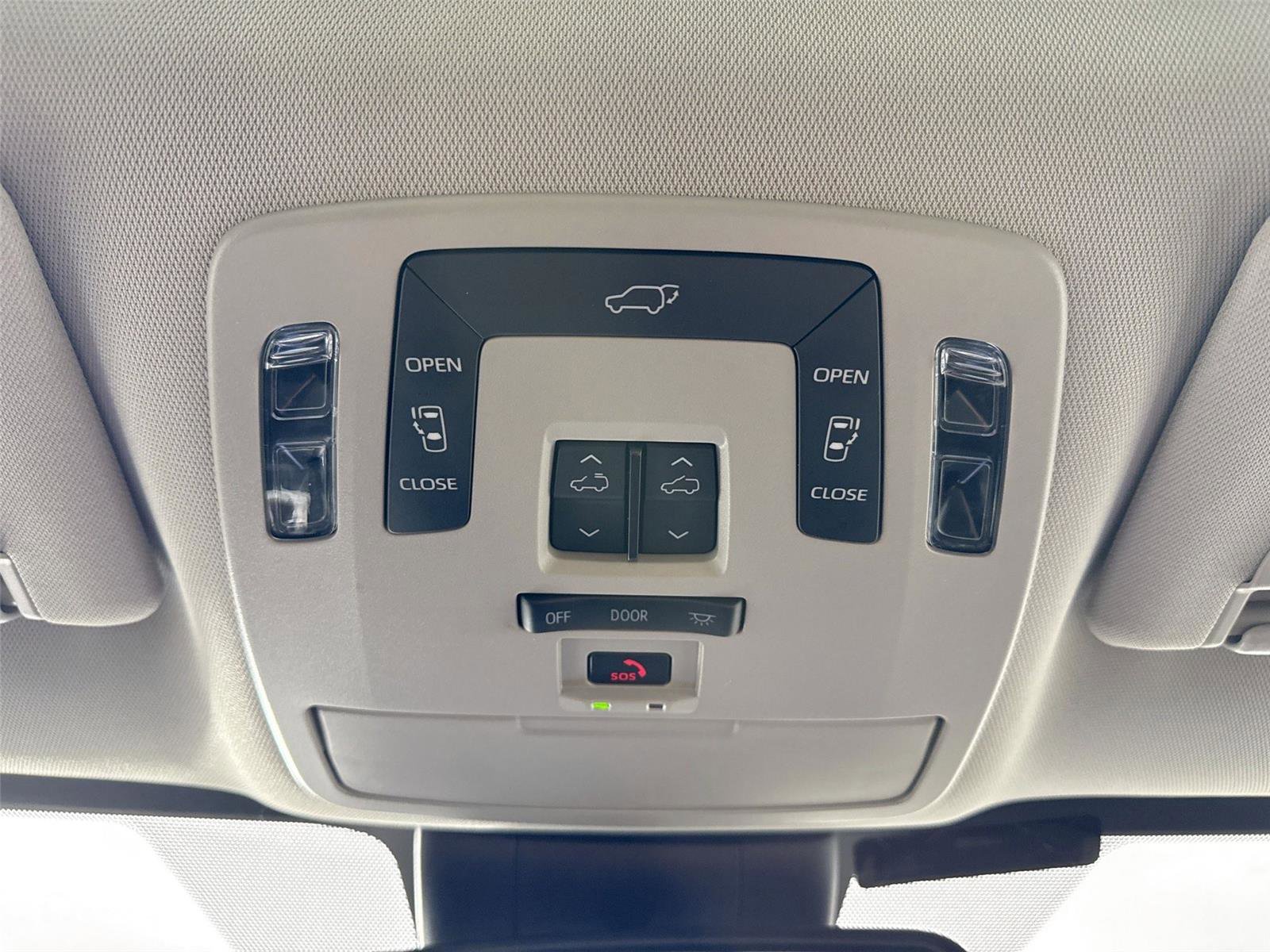 Certified 2025 Toyota Sienna XLE image 4