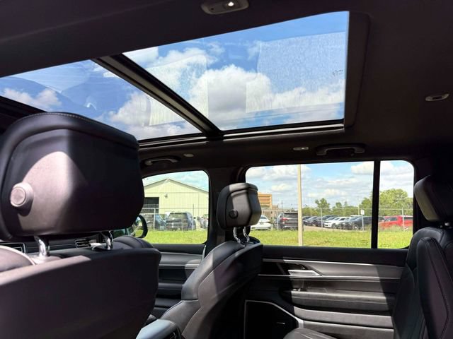 Certified 2024 Jeep Wagoneer Series II AWD/4WD image 13