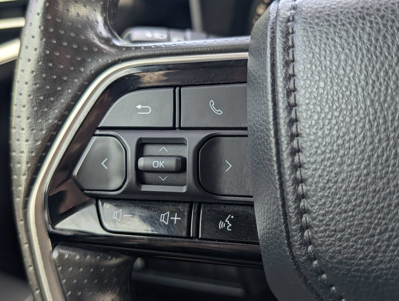Used 2024 Toyota Tundra SR5 w/ SR5 Convenience Package AWD/4WD image 23