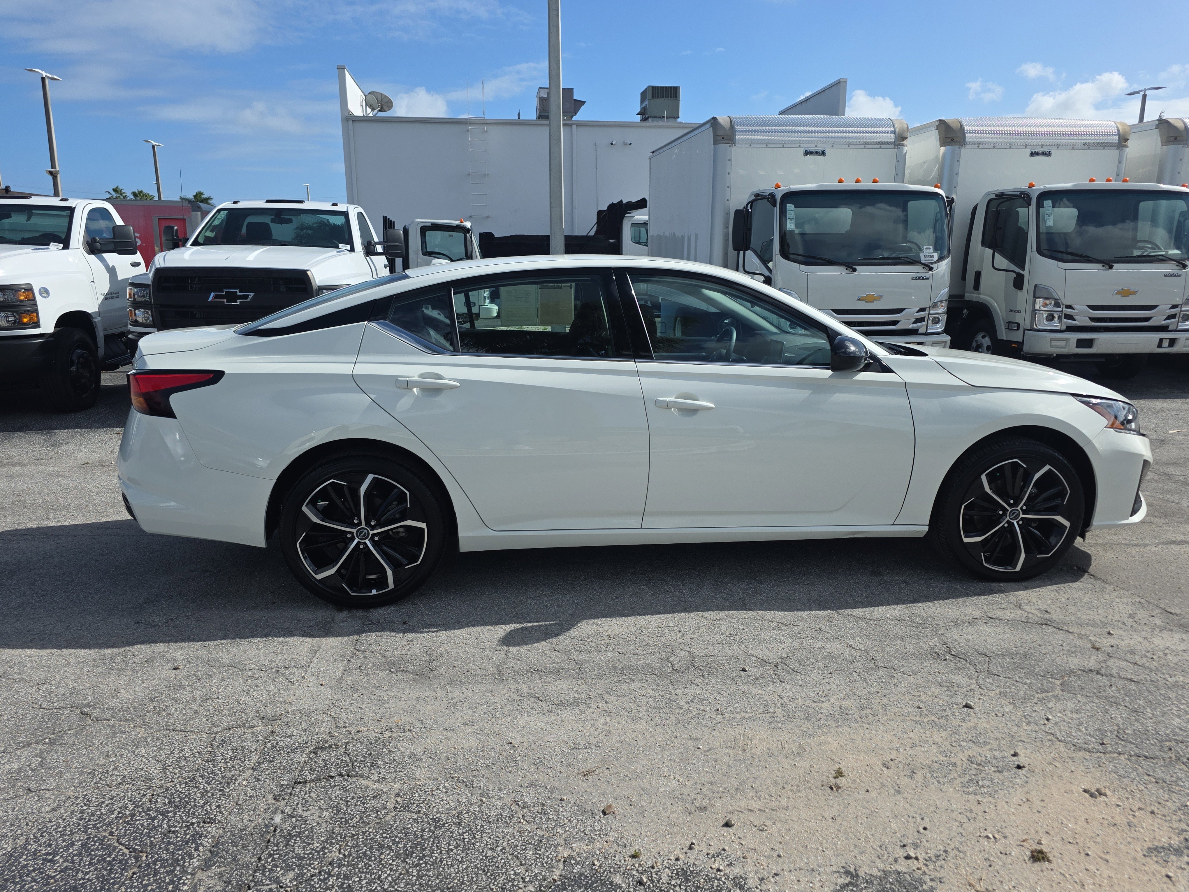Used 2025 Nissan Altima 2.5 SR AWD/4WD image 8