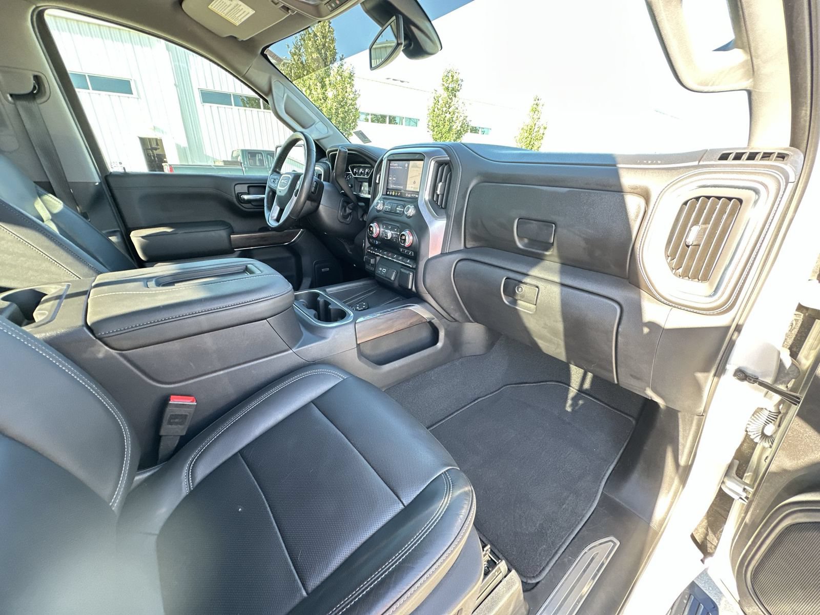 Used 2020 GMC Sierra 1500 SLT w/ SLT Premium Plus Package AWD/4WD image 28