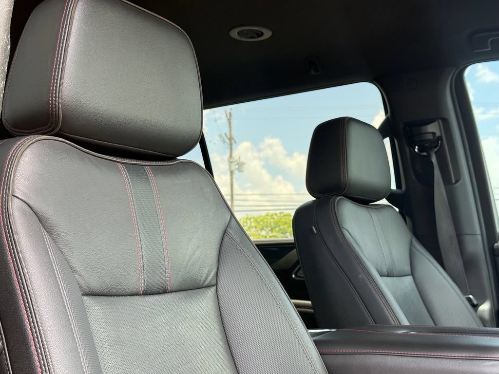 Used 2022 Chevrolet Suburban RST w/ Luxury Package RWD image 29