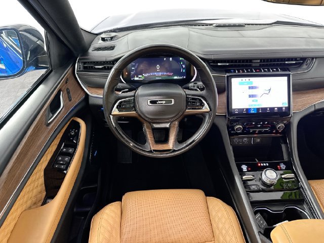 Used 2023 Jeep Grand Cherokee Summit AWD/4WD image 11