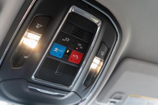 Used 2023 Jeep Grand Cherokee Laredo AWD/4WD image 32