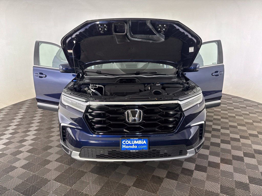 Certified 2025 Honda Pilot Touring image 18