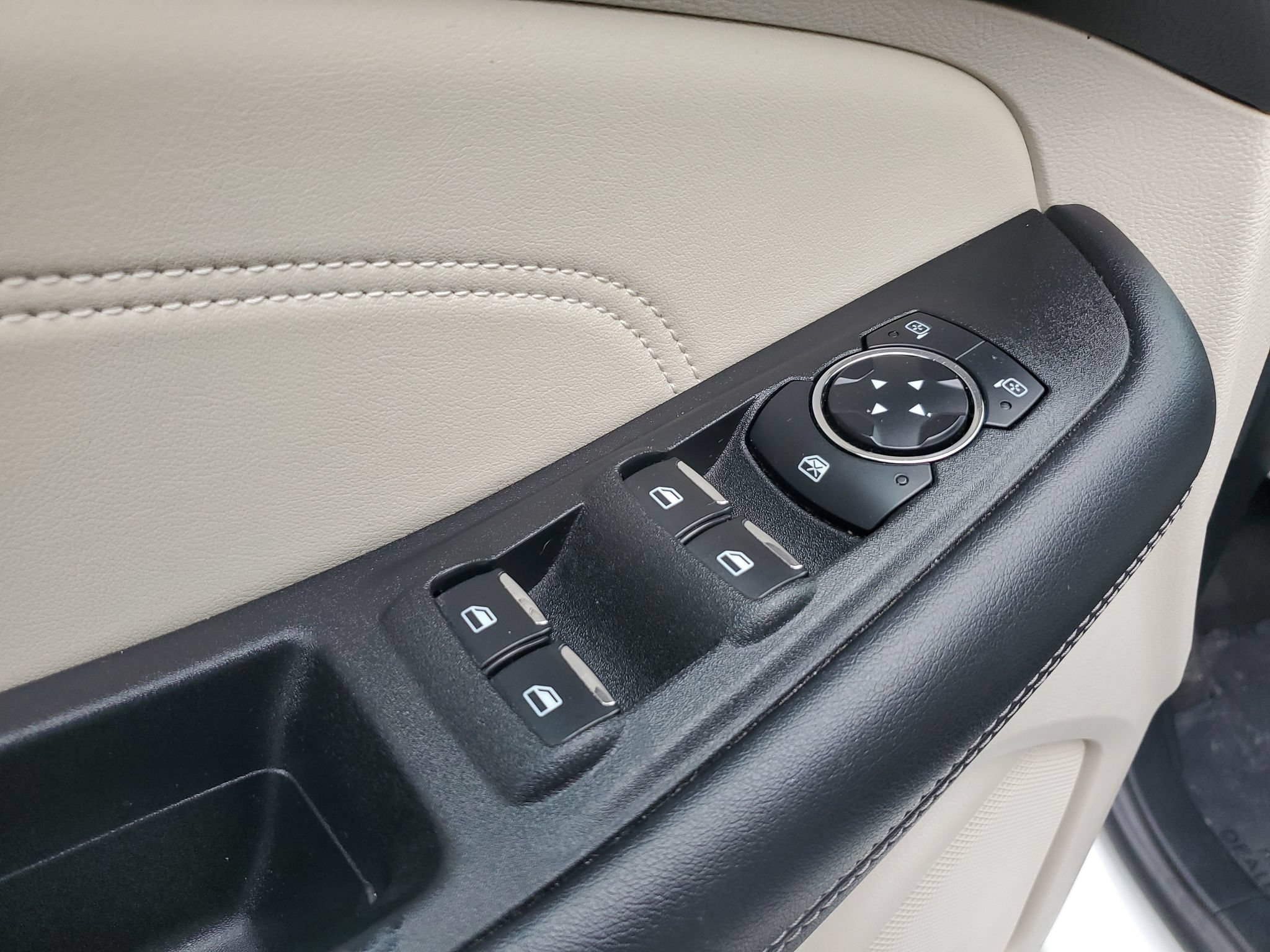 Used 2021 Ford Edge Titanium AWD/4WD image 14