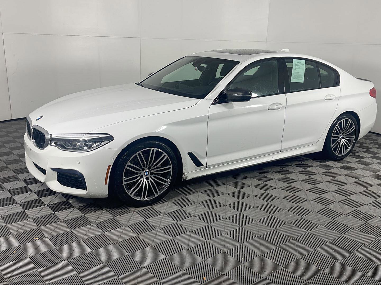 Used 2019 BMW 540i xDrive w/ M Sport Package image 1