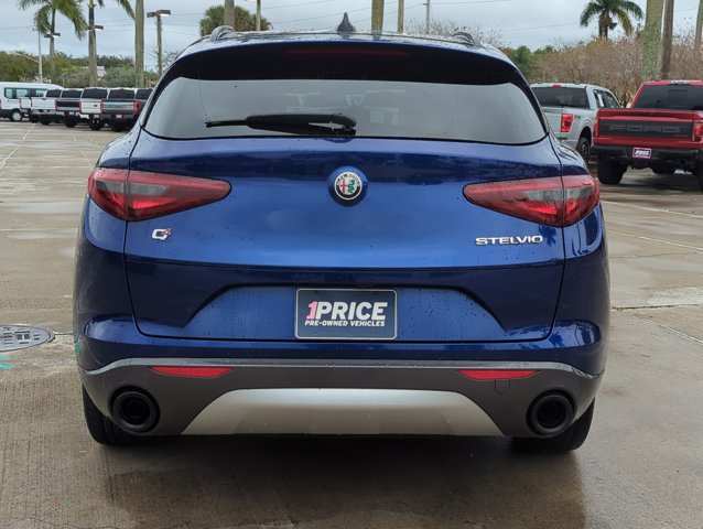 Used 2022 Alfa Romeo Stelvio Ti image 7