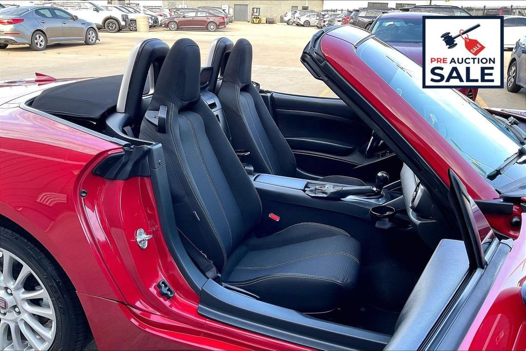 Used 2018 FIAT 124 Spider Classica w/ Technology & Siriusxm Group RWD image 7