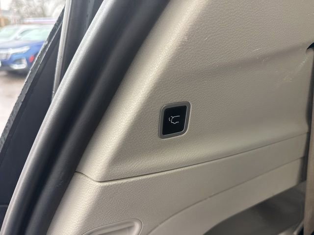 Used 2019 Chrysler Pacifica Touring-L image 13