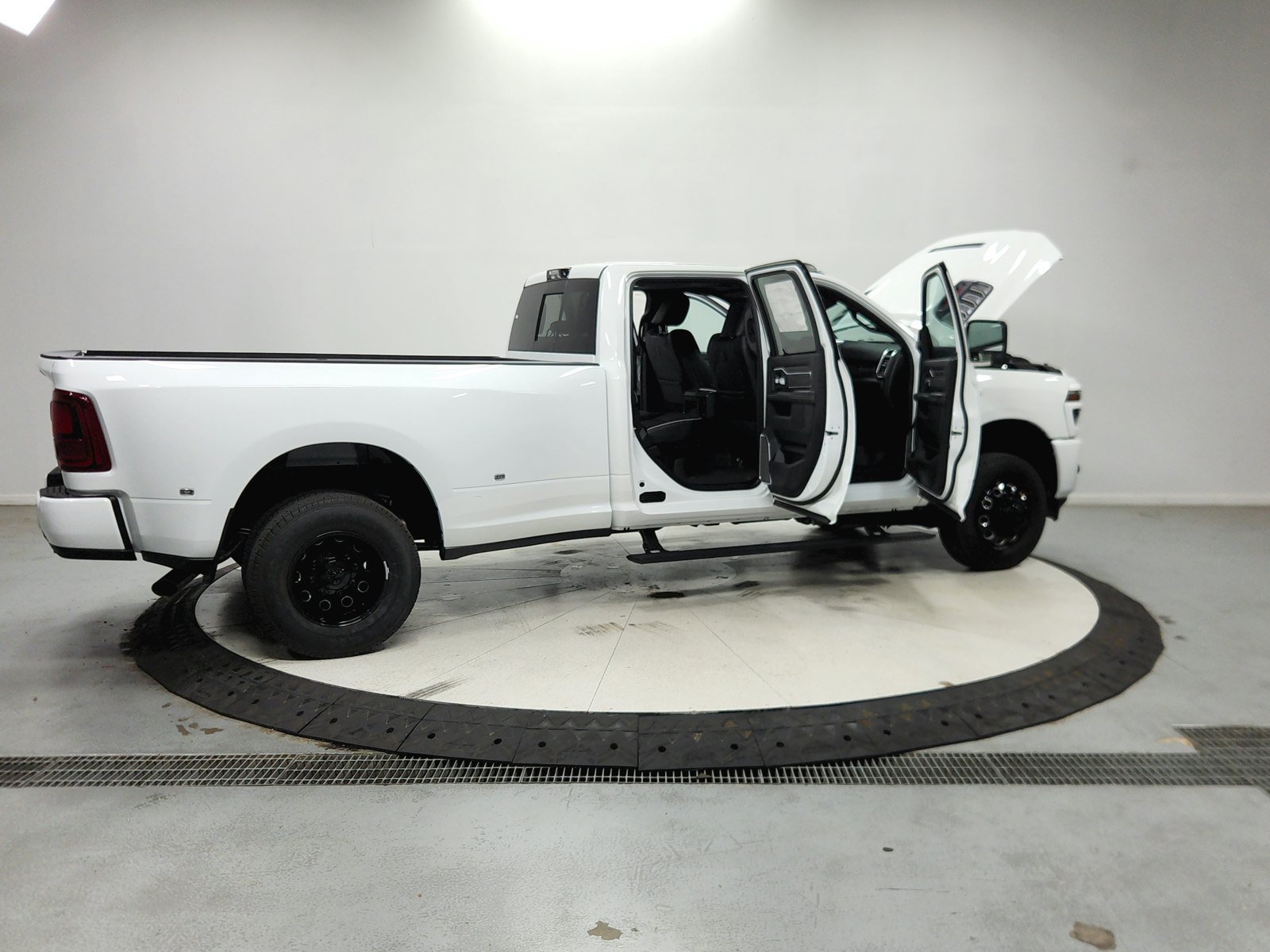 New 2026 RAM 3500 Laramie AWD/4WD image 16