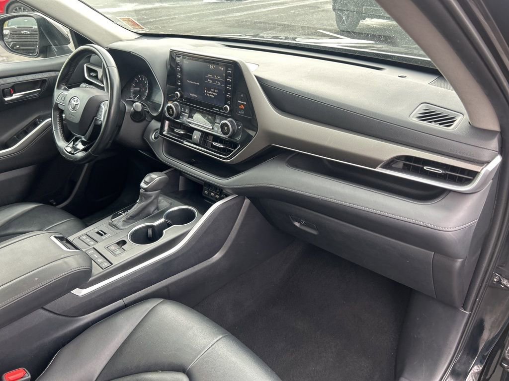 Used 2020 Toyota Highlander XLE image 40