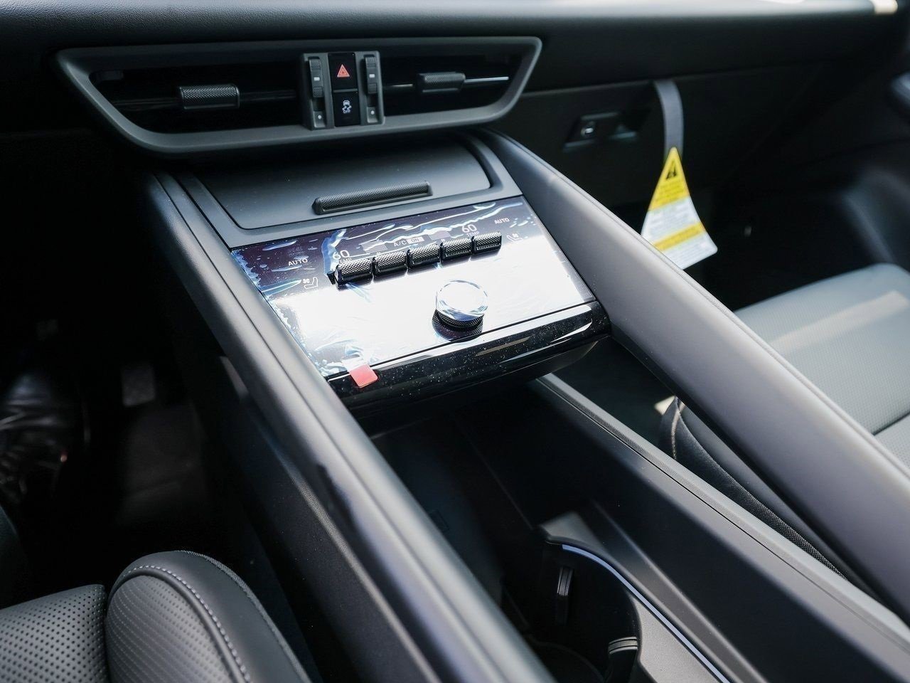 New 2025 Porsche Macan Electric image 20