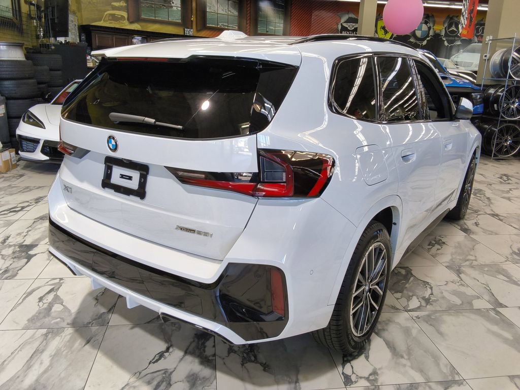 Used 2024 BMW X1 xDrive28i w/ Technology Package image 4