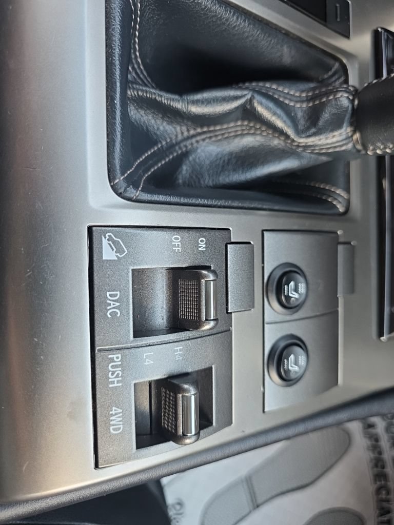 Used 2014 Lexus GX 460 AWD/4WD image 23