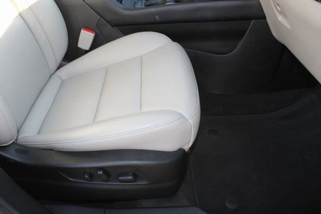 Used 2023 Cadillac XT4 Premium Luxury w/ Driver Assist Package image 16