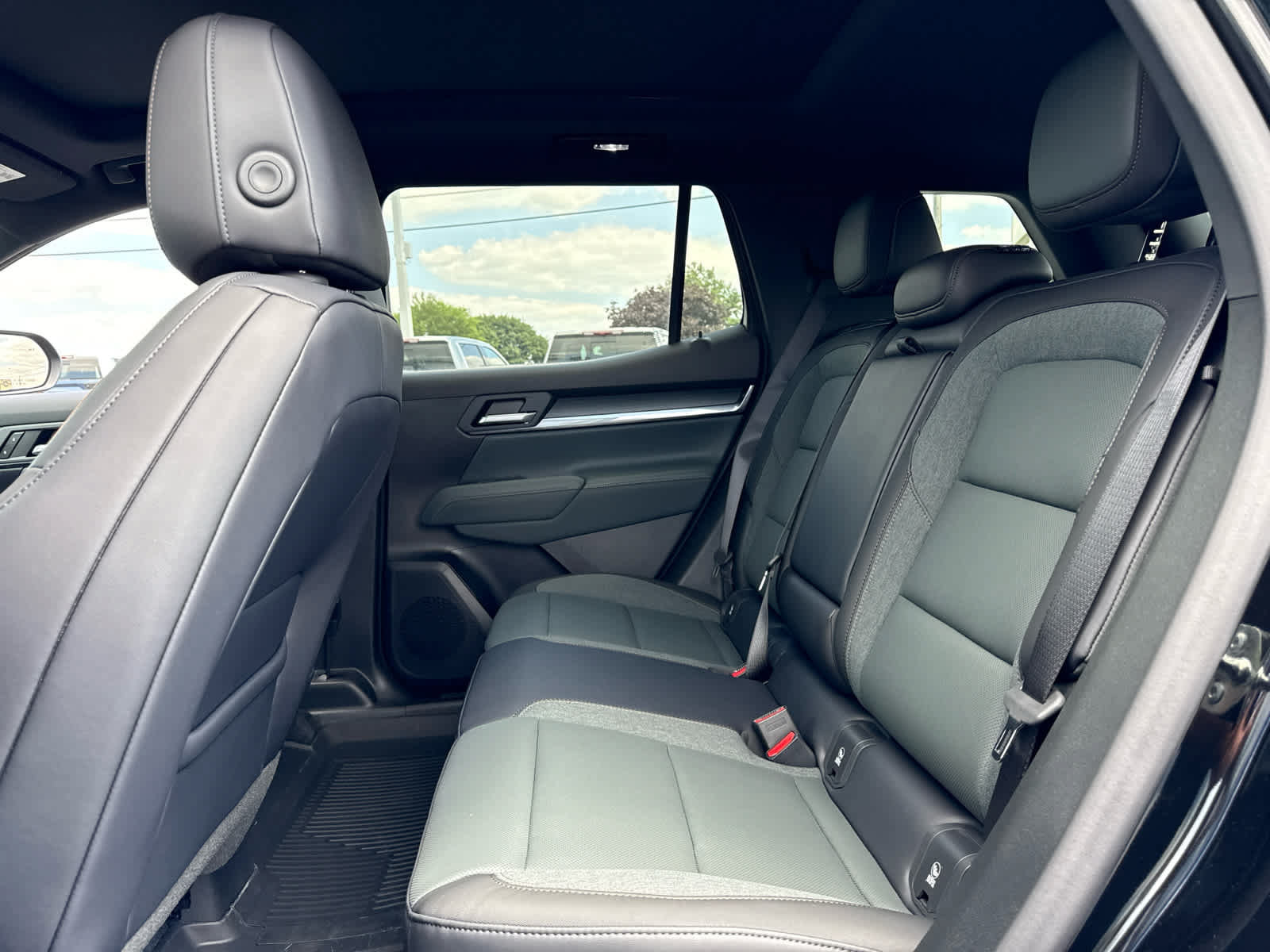New 2027 GMC Terrain AT4 w/ Technology Package II AWD/4WD image 24