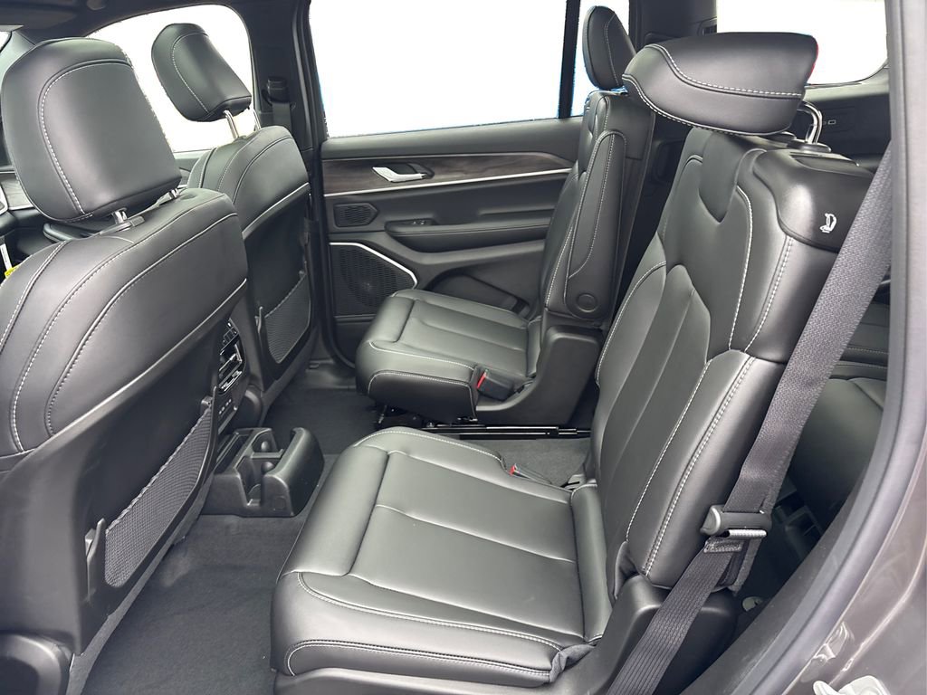 New 2026 Jeep Grand Cherokee L Limited image 10