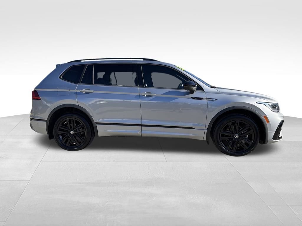 Used 2022 Volkswagen Tiguan SE R-Line image 8