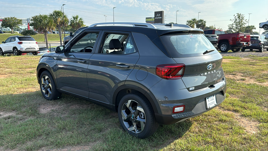 New 2026 Hyundai Venue SEL FWD image 5