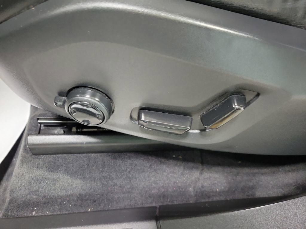 Used 2018 Volvo XC90 T6 R-Design w/ Convenience Package image 25