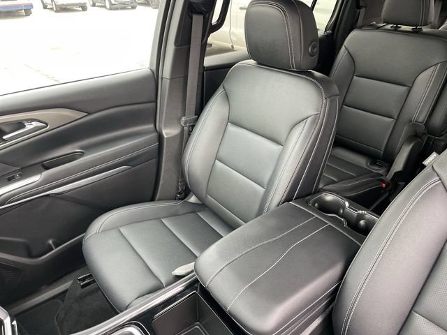 Used 2025 Chevrolet Traverse LT w/ Driver Confidence Package FWD image 25